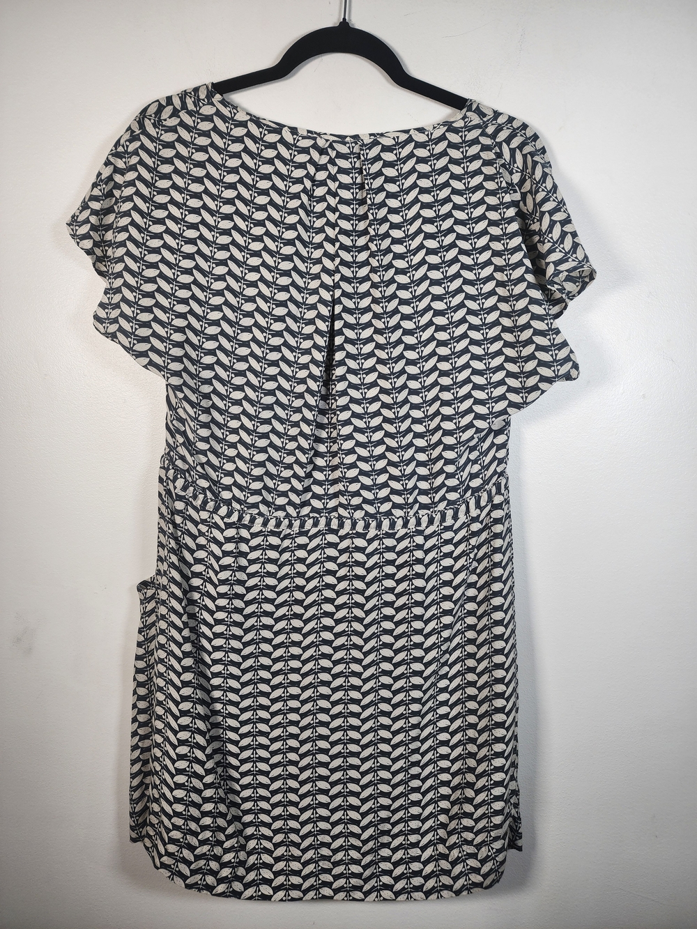 Navy and White Printed Short Sleeve Tie-Waist Dress - Picture 5 of 7